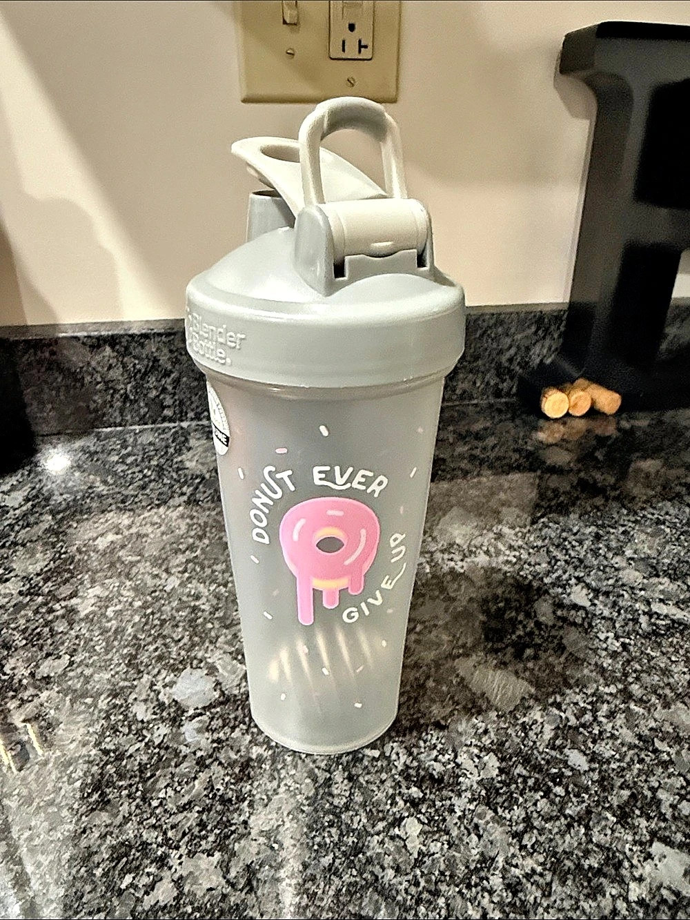 BlenderBottle Classic Donut Ever Give Up Shaker Bottle grey & Pink